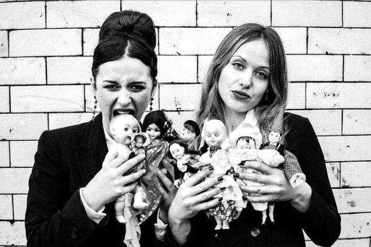 Scottish sisters Bratakus sign to Venn Records; share new single 'Final Girls'