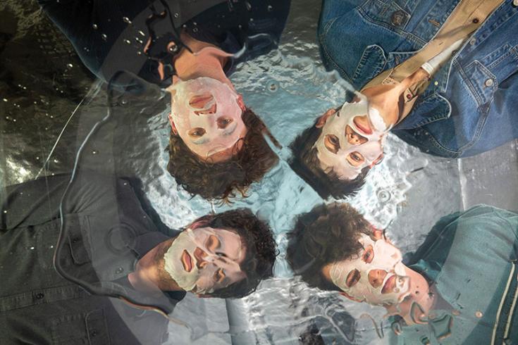 CRACKUPS releases insane garage punk single 'Plane Crash'