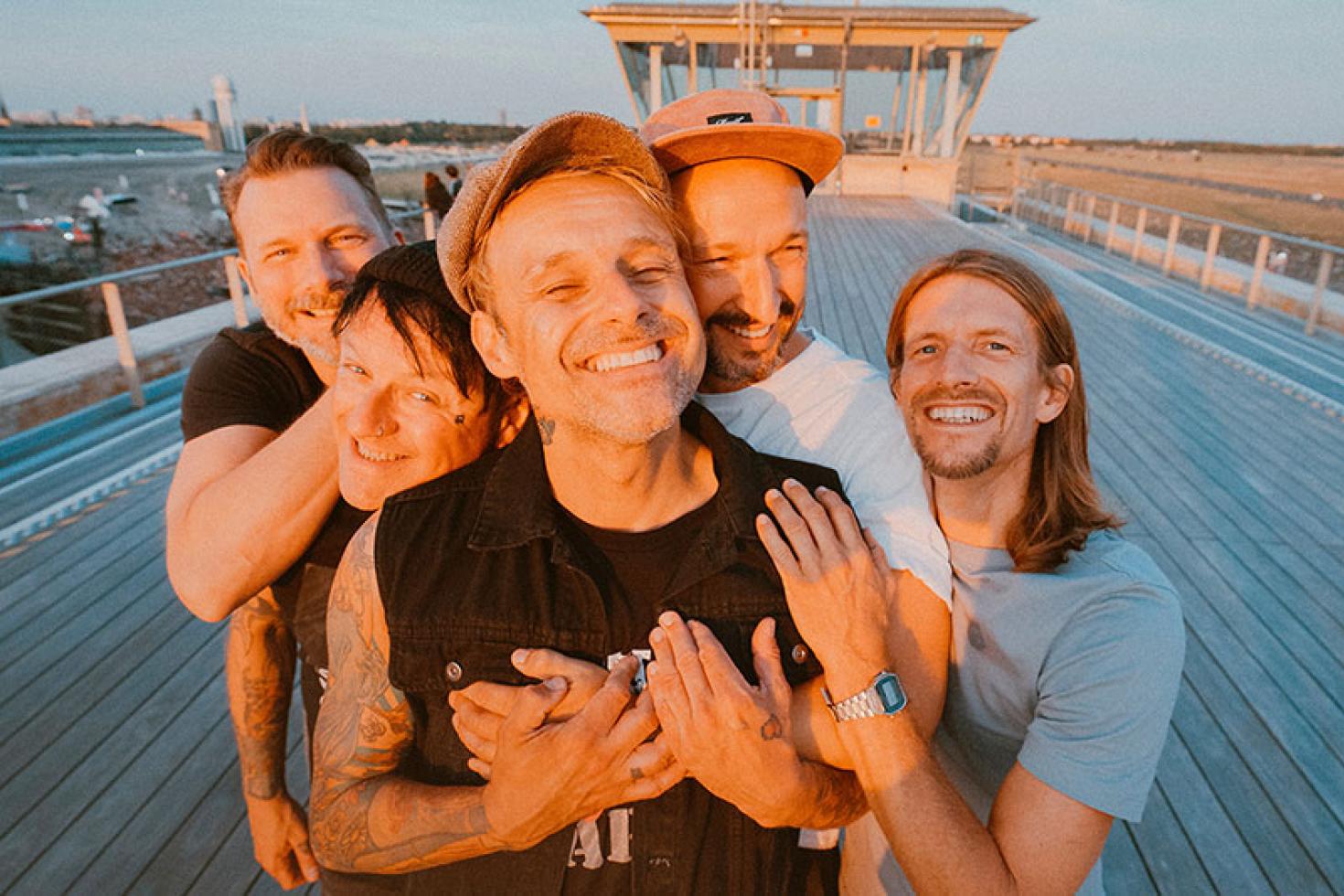German punk legends DONOTS release new single 'Allein zu allein'; announce acoustic tour