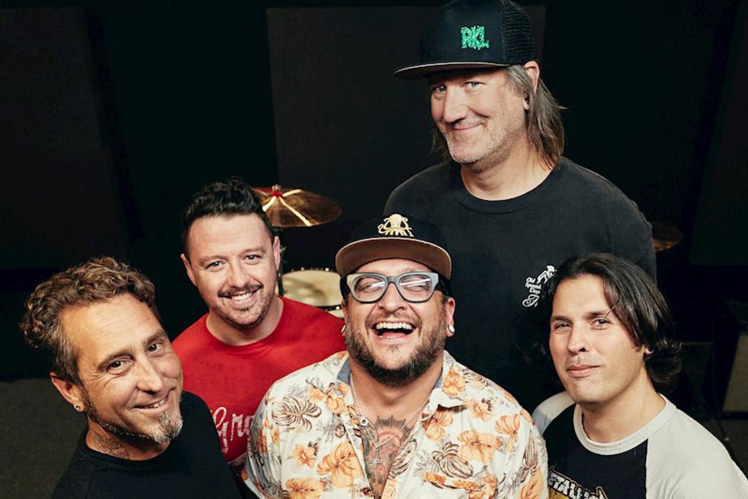 Versus The World (ft. members of Lagwagon, Good Riddance) announce new album 'The Bastards Live Fore