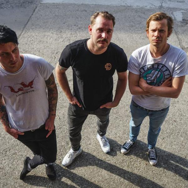 DeeCRACKS release video for 'Don't Throw It Away'