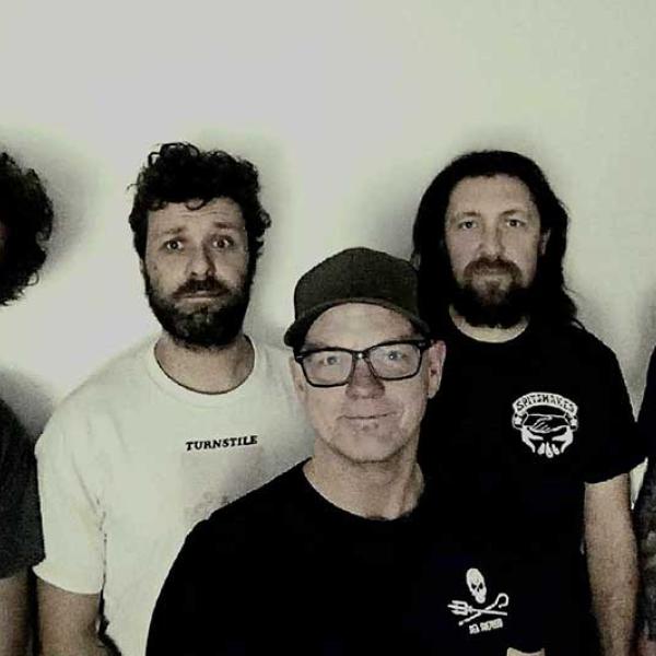 Scabby Knees share new single 'Les Jardiniers'