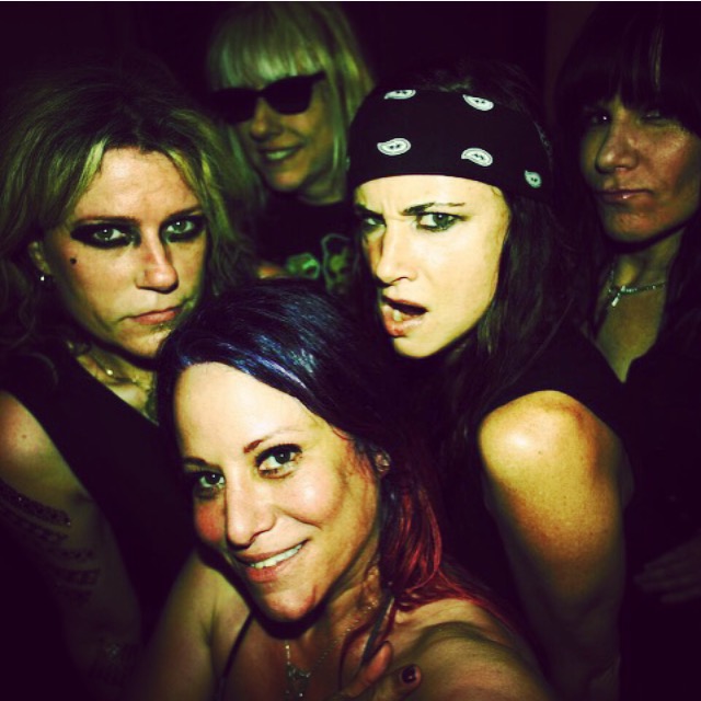 L7 joined by Juliette Lewis for “Shitlist” @ Wrecking Ball