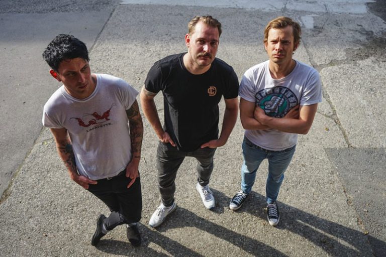 DeeCRACKS release video for ‘Don’t Throw It Away’