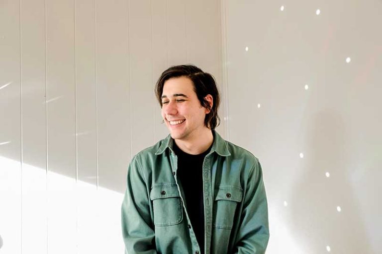 Maxwell Stern (Signals Midwest) releases new single ‘Stay Close To Me’