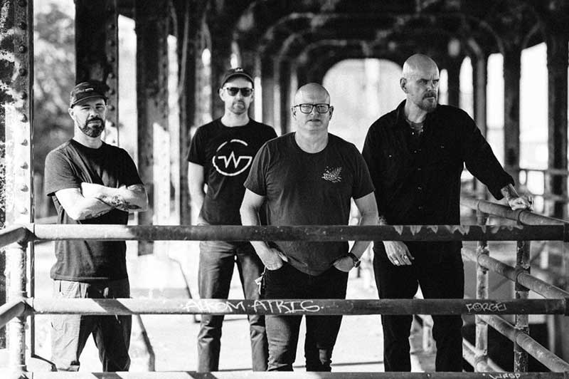 Mirrorless (members of Elliott, Coliseum, Fotocrime) release live video for 'Ultraviolent'