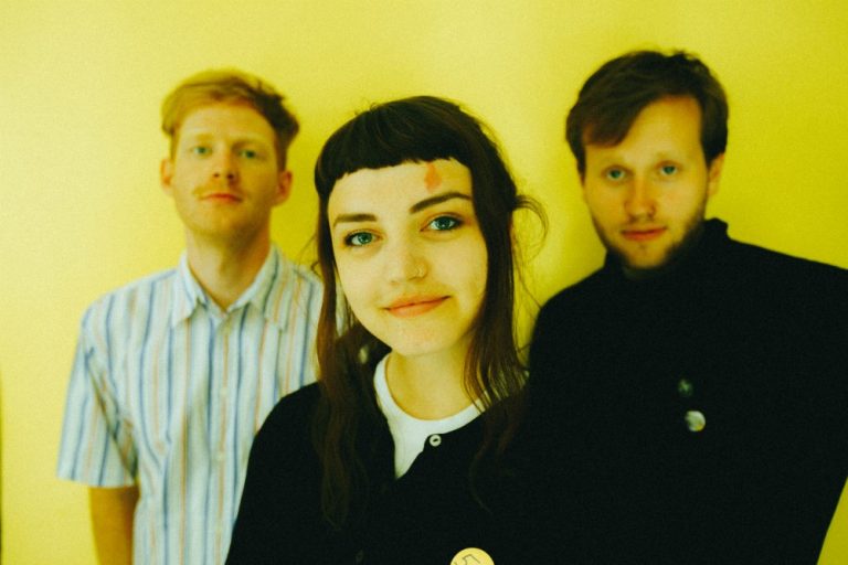 Muncie Girls stream new song ‘Falling Down’