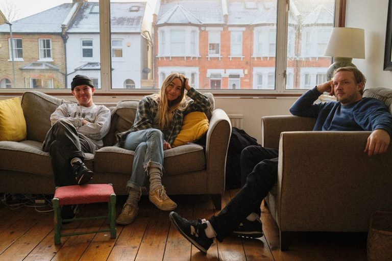 Shit Present release new single ‘Unravelling’